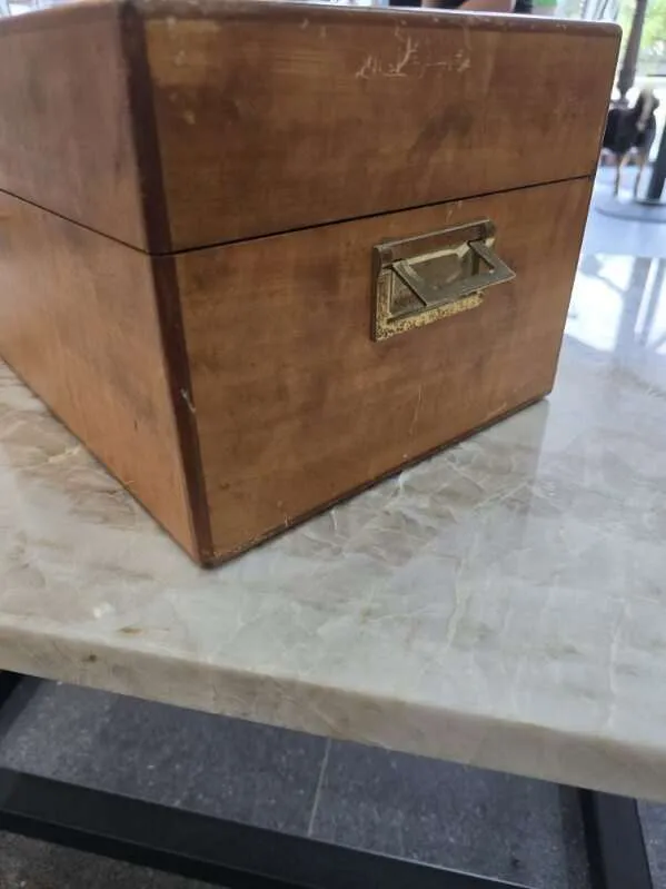Cave à cigares vintage en bois – Hygromètre intégré et clé