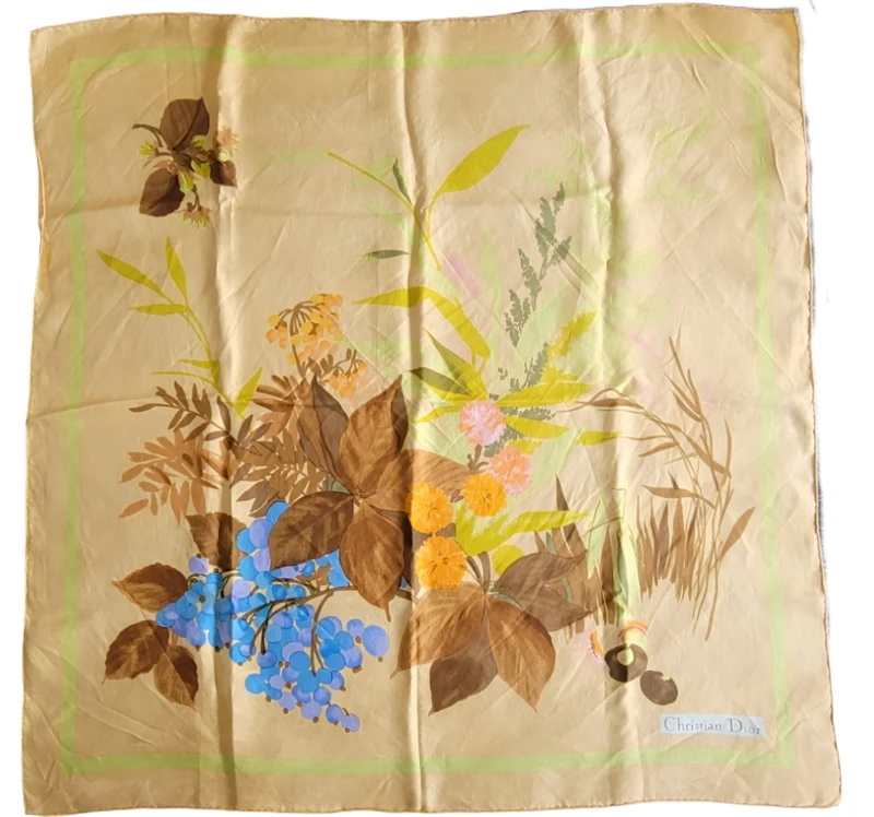 Foulard en soie Christian Dior – Motif floral vintage, années 1970