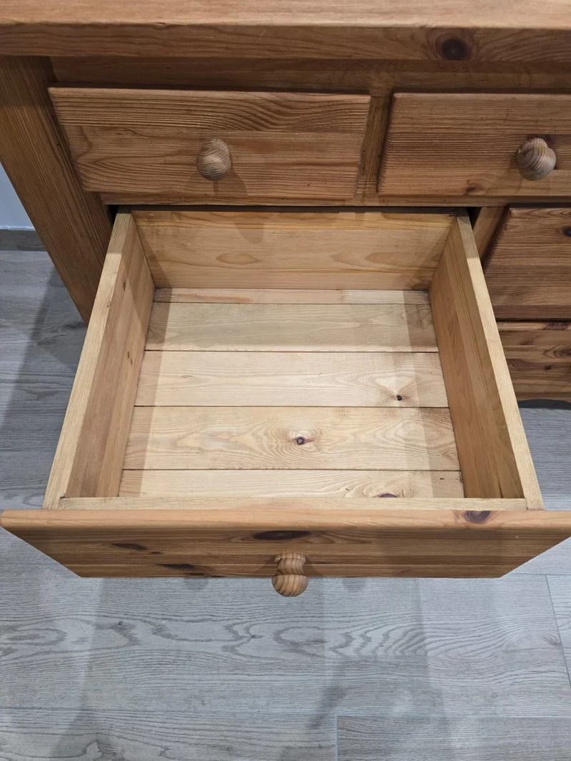 Commode rustique en pin massif