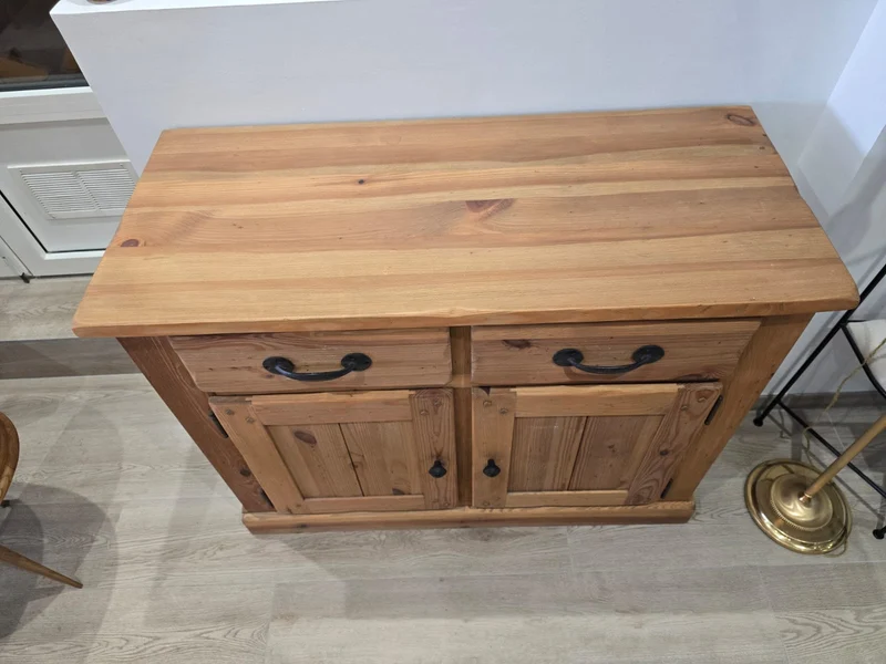 Buffet rustique en pin massif