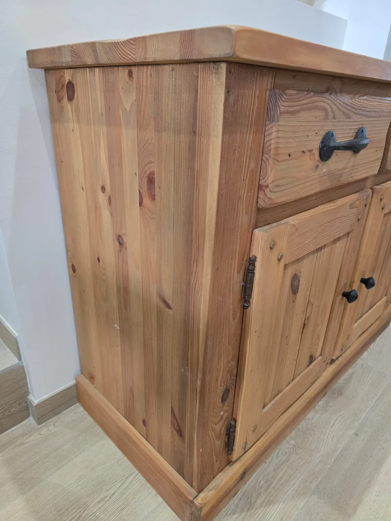 Buffet rustique en pin massif