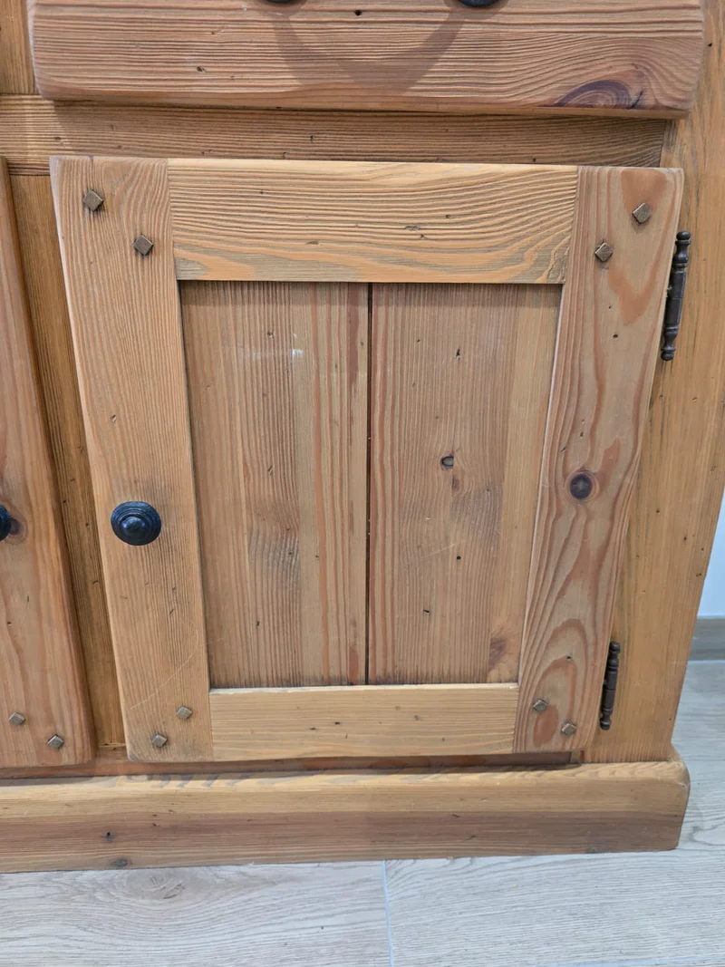 Buffet rustique en pin massif