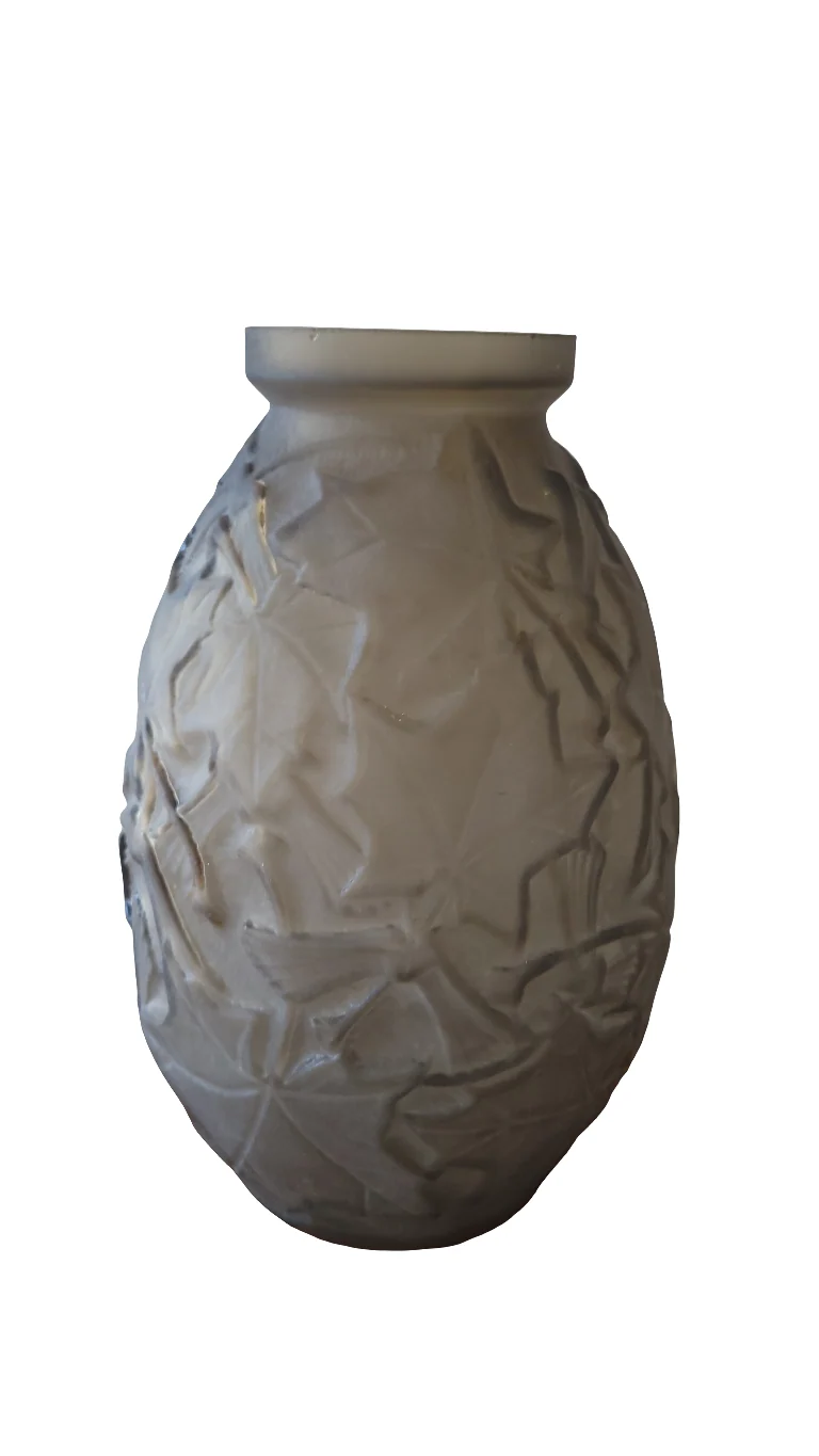 Vase ancien en verre moulé dépoli