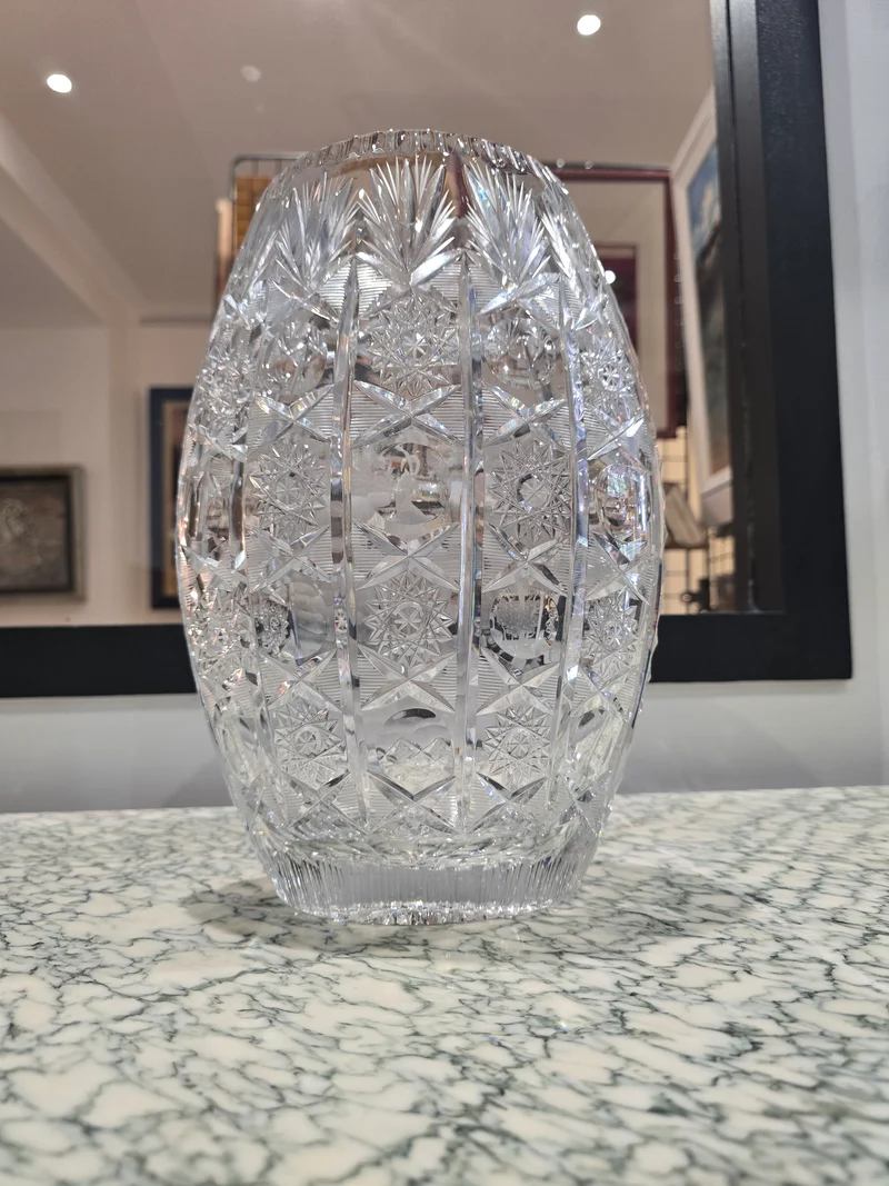 Grand vase en cristal taillés , décor de bouquetin , XXème