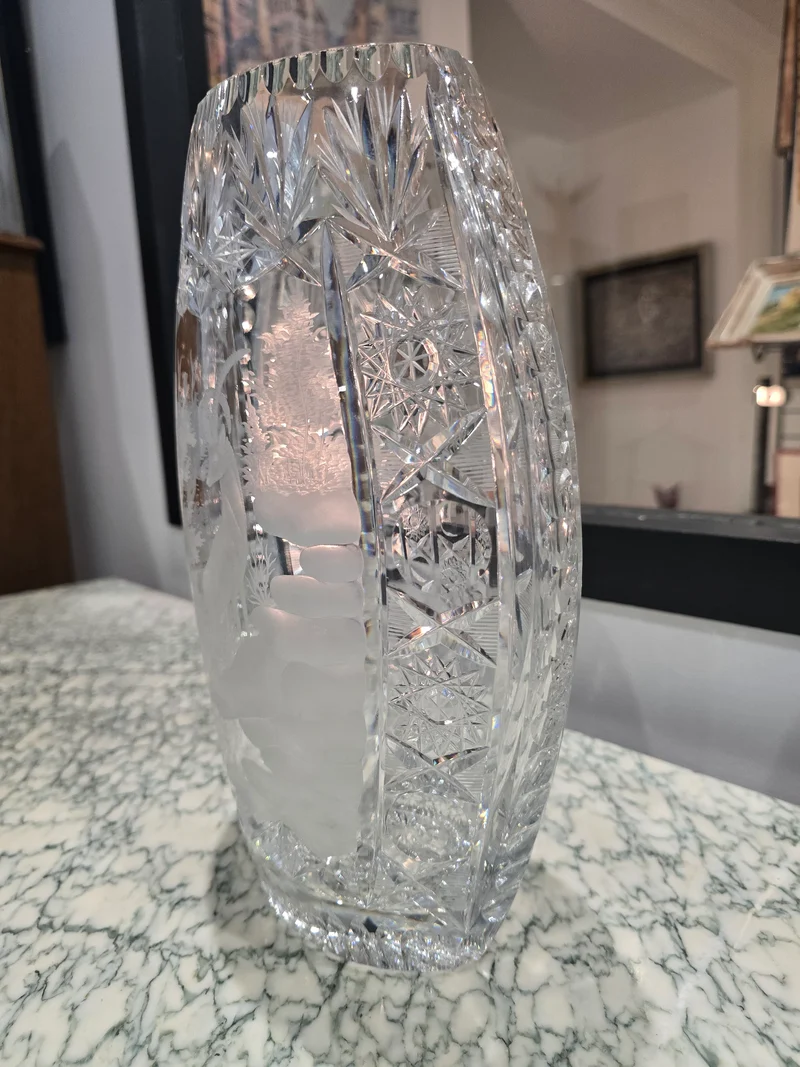 Grand vase en cristal taillés , décor de bouquetin , XXème