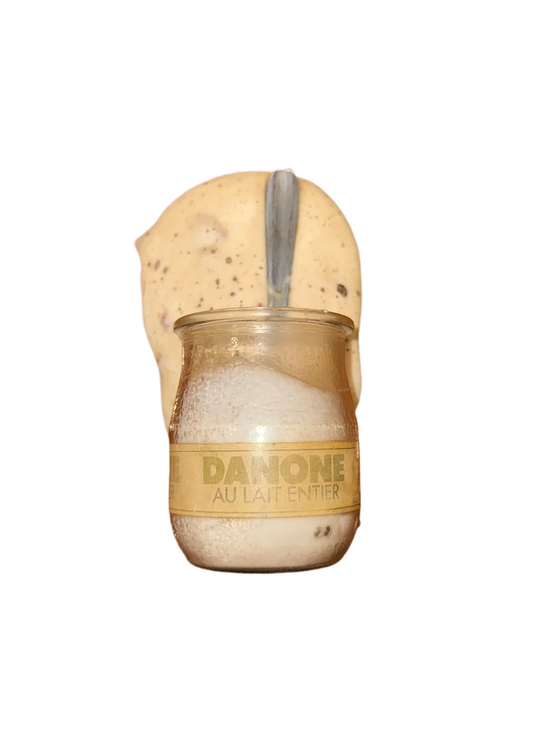 Objet publicitaire Danone – Faux yaourt fondu avec cuillère, pièce vintage 70,s/80’s