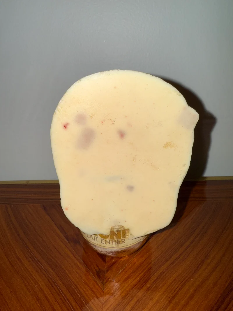 Objet publicitaire Danone – Faux yaourt fondu avec cuillère, pièce vintage 70,s/80’s