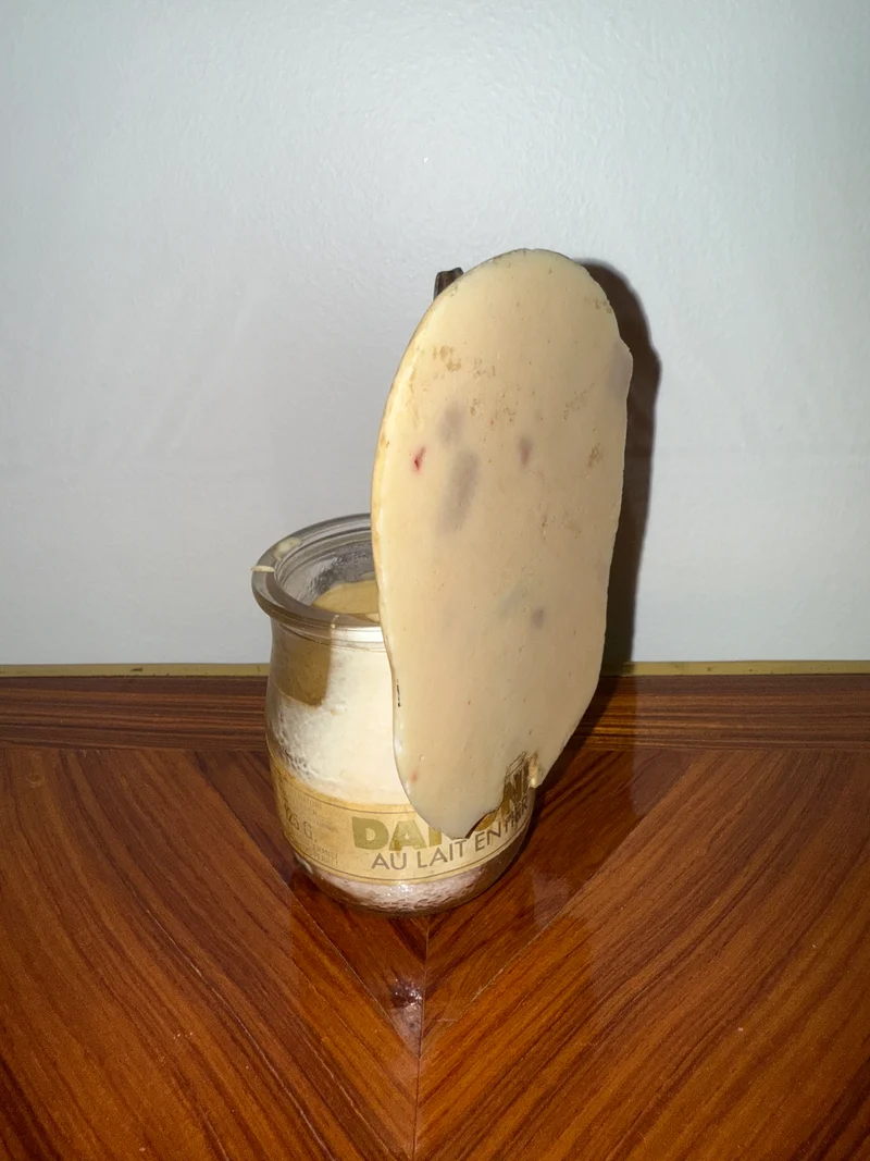 Objet publicitaire Danone – Faux yaourt fondu avec cuillère, pièce vintage 70,s/80’s