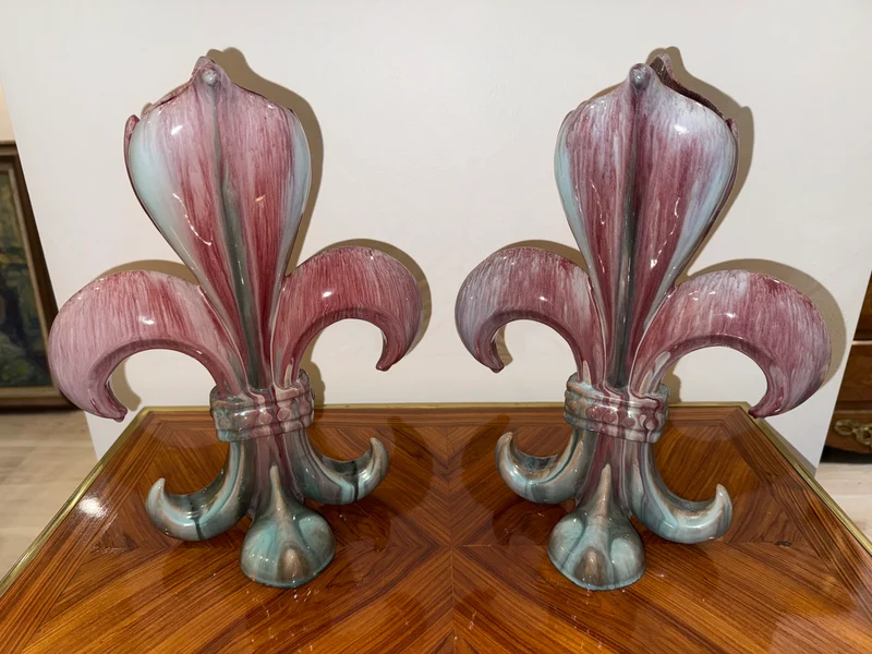 Paire de vase en céramique émaillée – Fleurs de Lys