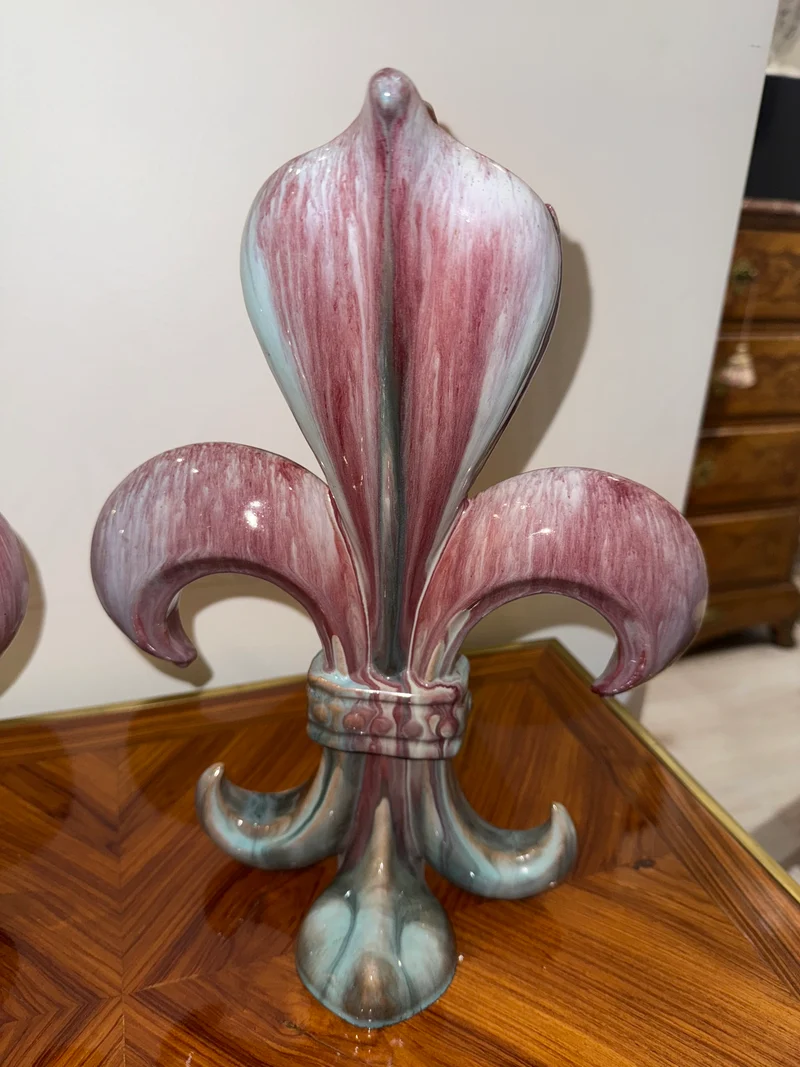 Paire de vase en céramique émaillée – Fleurs de Lys
