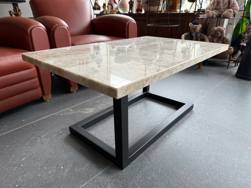 Table basse contemporaine en granite (taj mahal) et métal – Pièce unique d’artisan - 2025