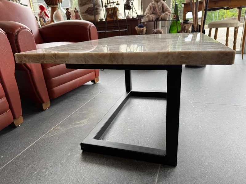 Table basse contemporaine en granite (taj mahal) et métal – Pièce unique d’artisan - 2025