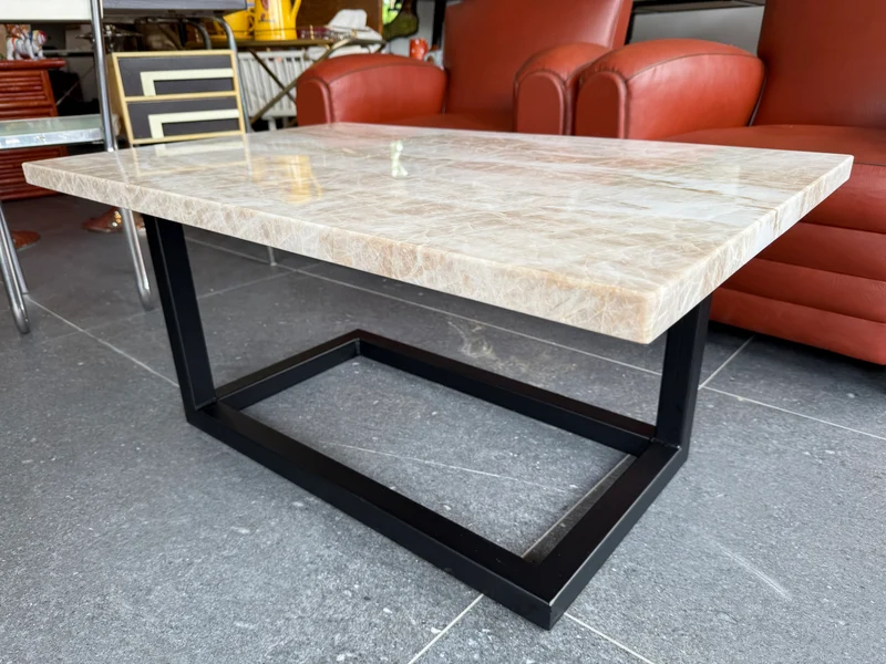 Table basse contemporaine en granite (taj mahal) et métal – Pièce unique d’artisan - 2025