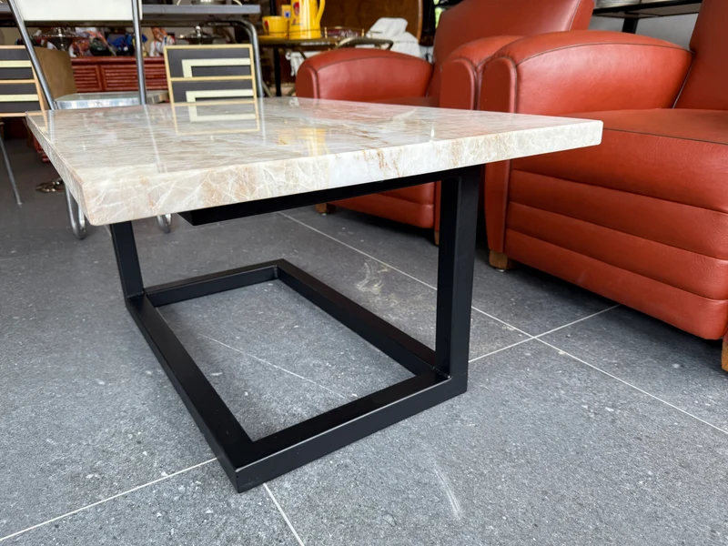 Table basse contemporaine en granite (taj mahal) et métal – Pièce unique d’artisan - 2025