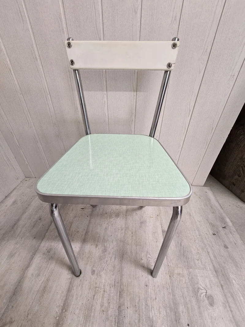 Chaise d’écolier vintage – Design moderniste années 50 – Assise formica vert menthe