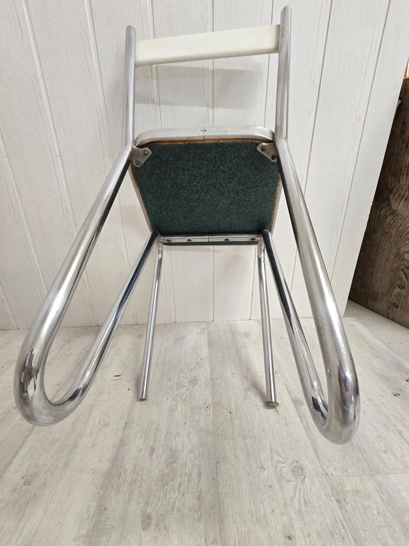 Chaise d’écolier vintage – Design moderniste années 50 – Assise formica vert menthe