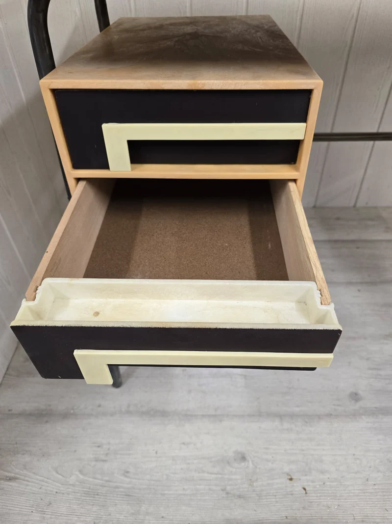 Bureau vintage industriel à caissons suspendus – design graphique - 60’s/70’s