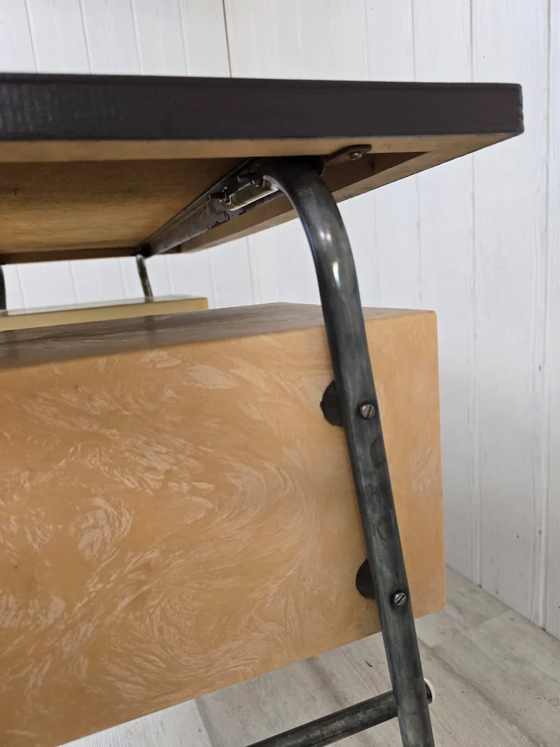 Bureau vintage industriel à caissons suspendus – design graphique - 60’s/70’s