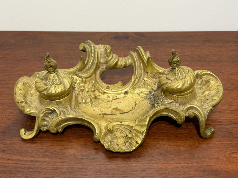 Ancien encrier double en bronze doré à décor rocaille – XIXe siècle