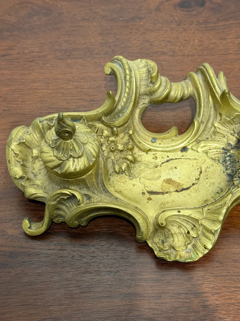 Ancien encrier double en bronze doré à décor rocaille – XIXe siècle