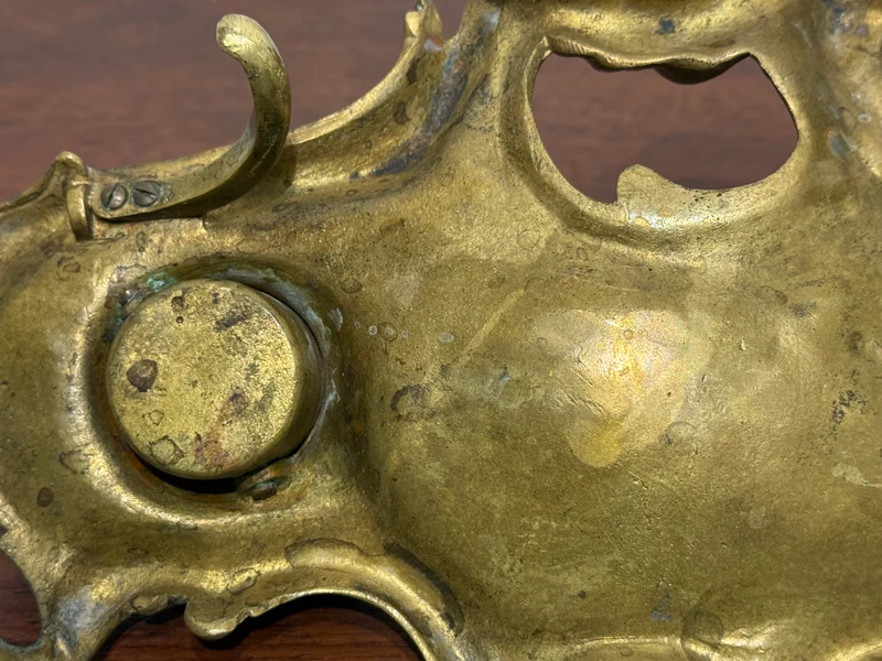 Ancien encrier double en bronze doré à décor rocaille – XIXe siècle