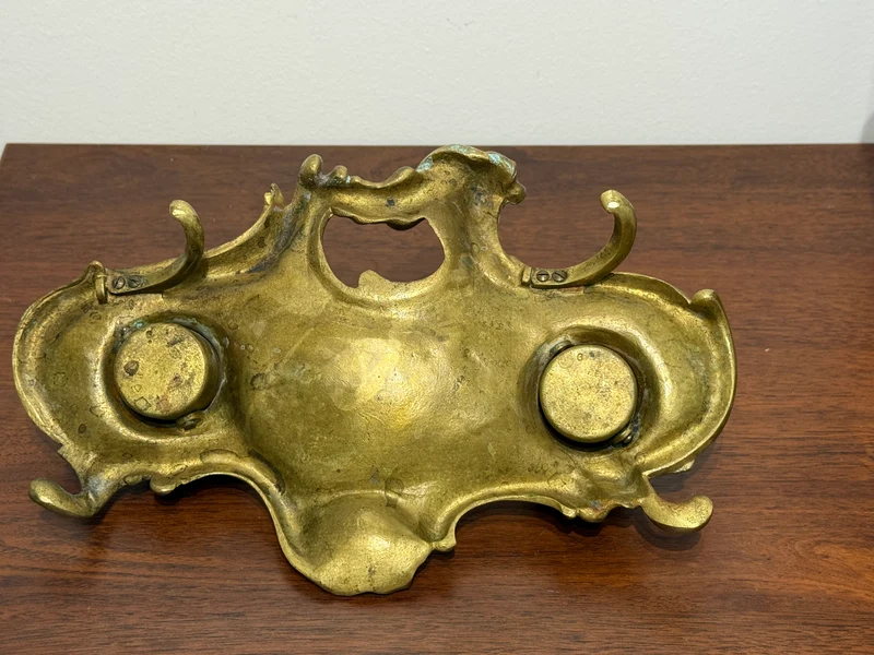 Ancien encrier double en bronze doré à décor rocaille – XIXe siècle