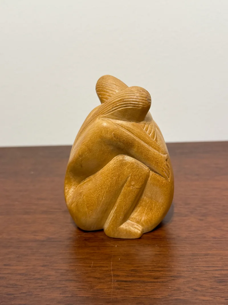 Sculpture “Le Câlin” – Art abstrait en bois sculpté
