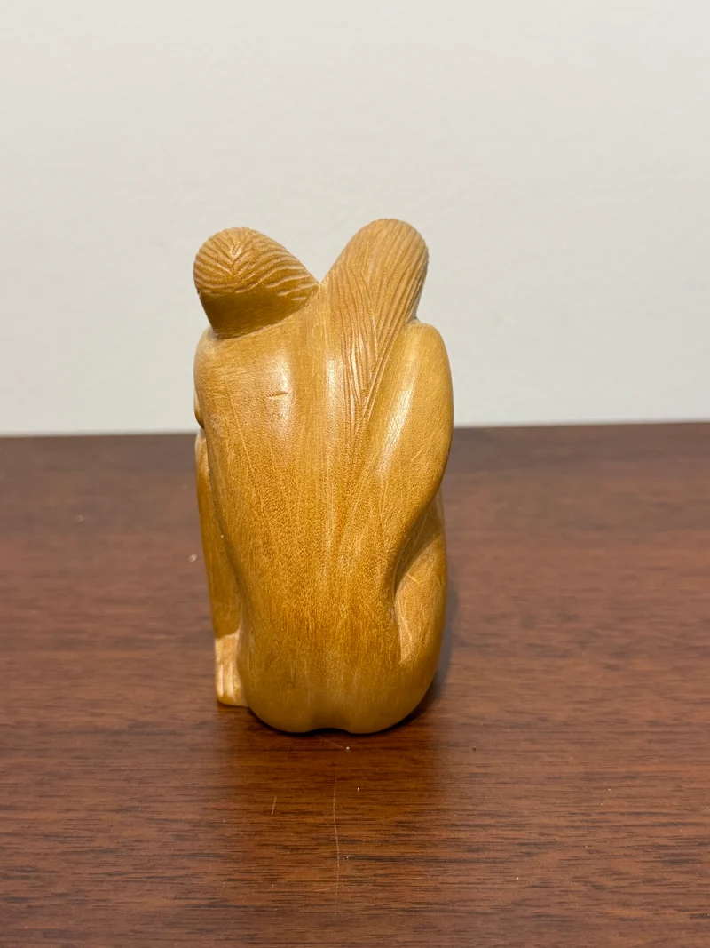 Sculpture “Le Câlin” – Art abstrait en bois sculpté