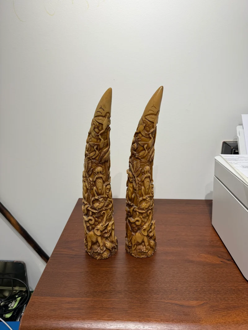 Corne en résine sculpté