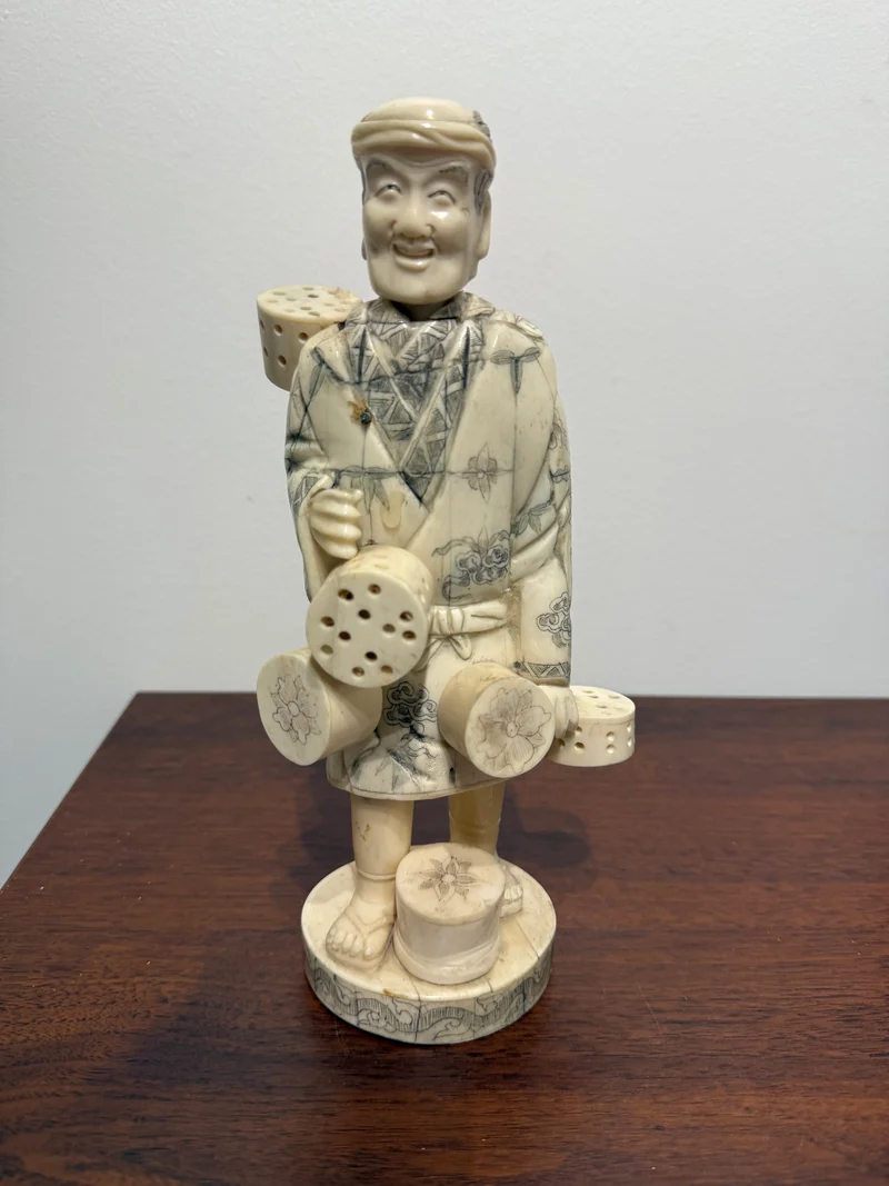 Statuette Asiatique Ancienne en os sculpté