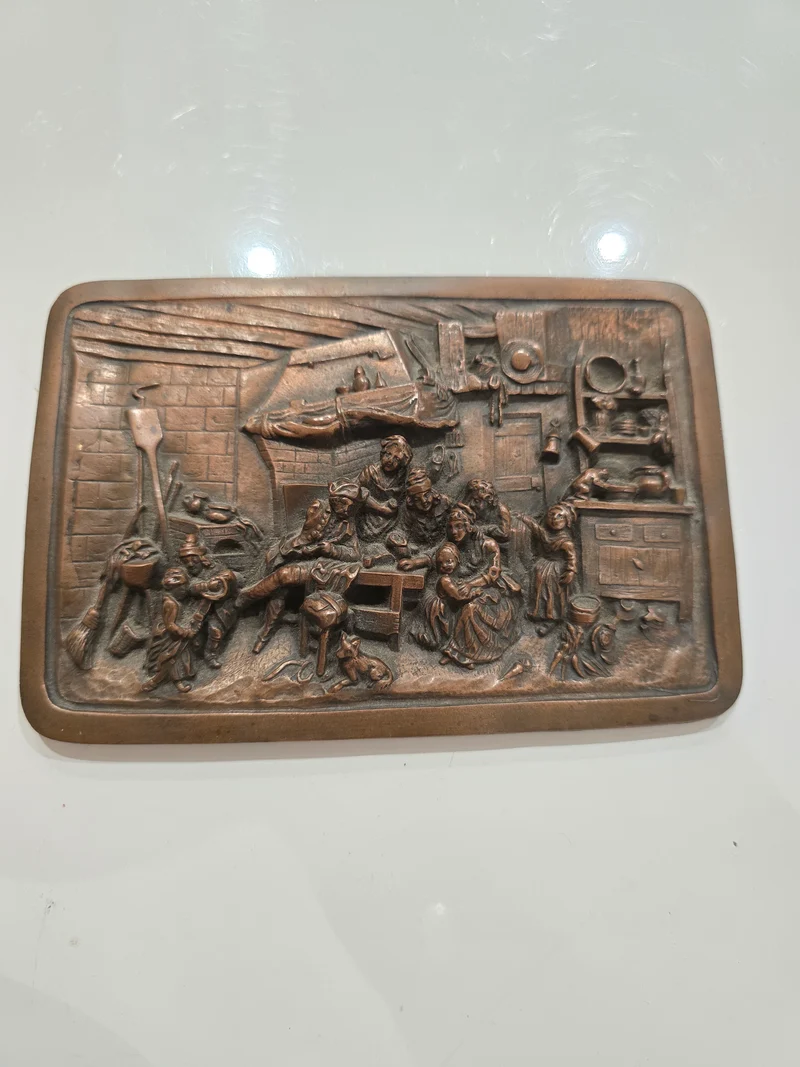 Plaque en cuivre repoussé