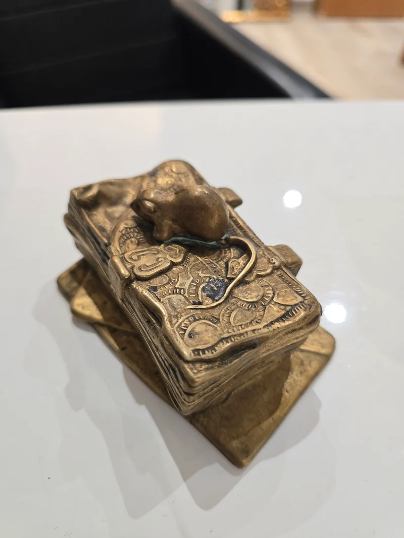 Boite en bronze motif souris