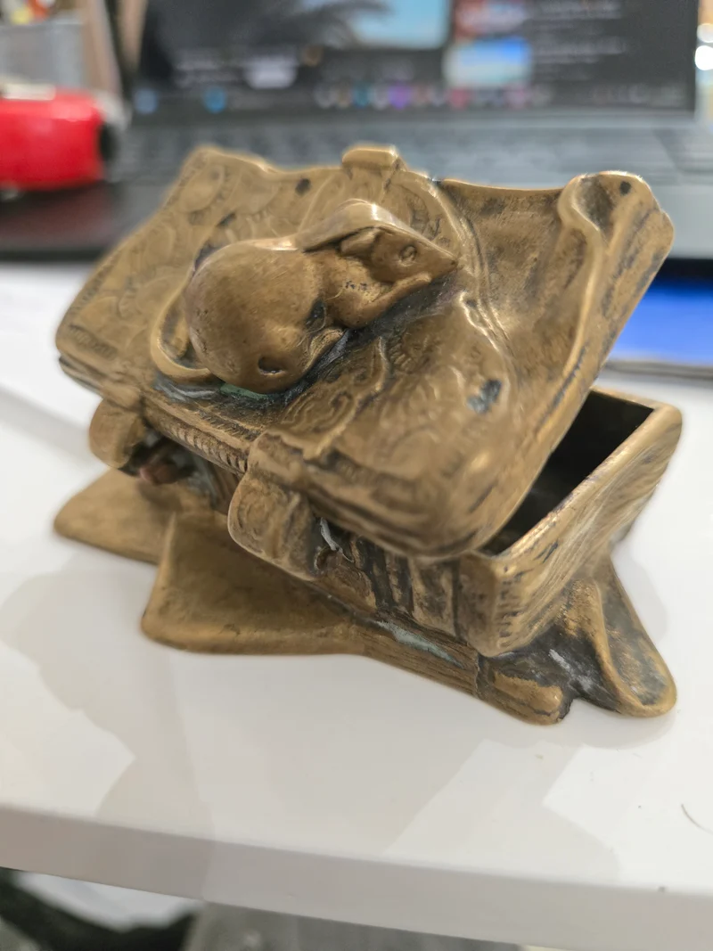 Boite en bronze motif souris