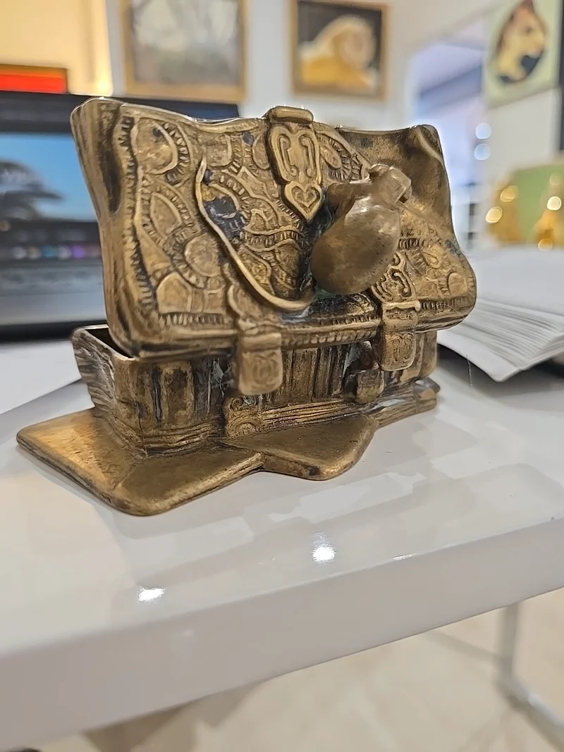 Boite en bronze motif souris