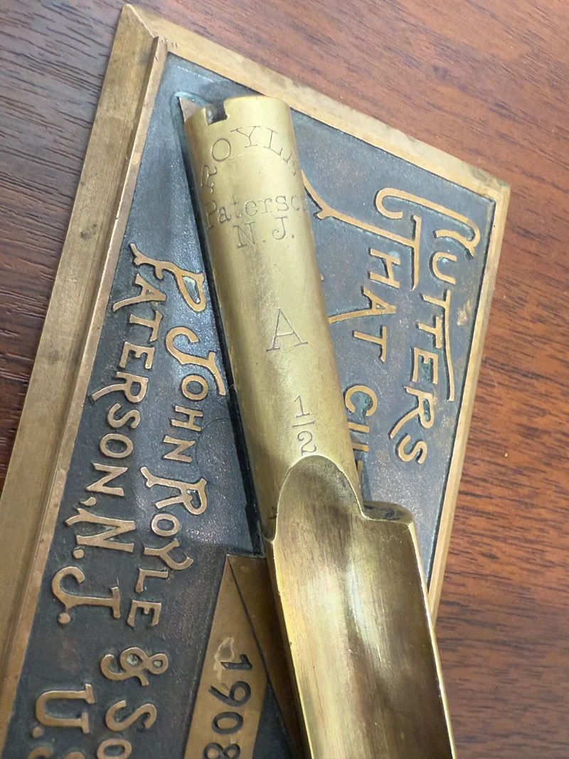Plaque en laiton “Cutters That Cut” - John Royle & Sons - 1908