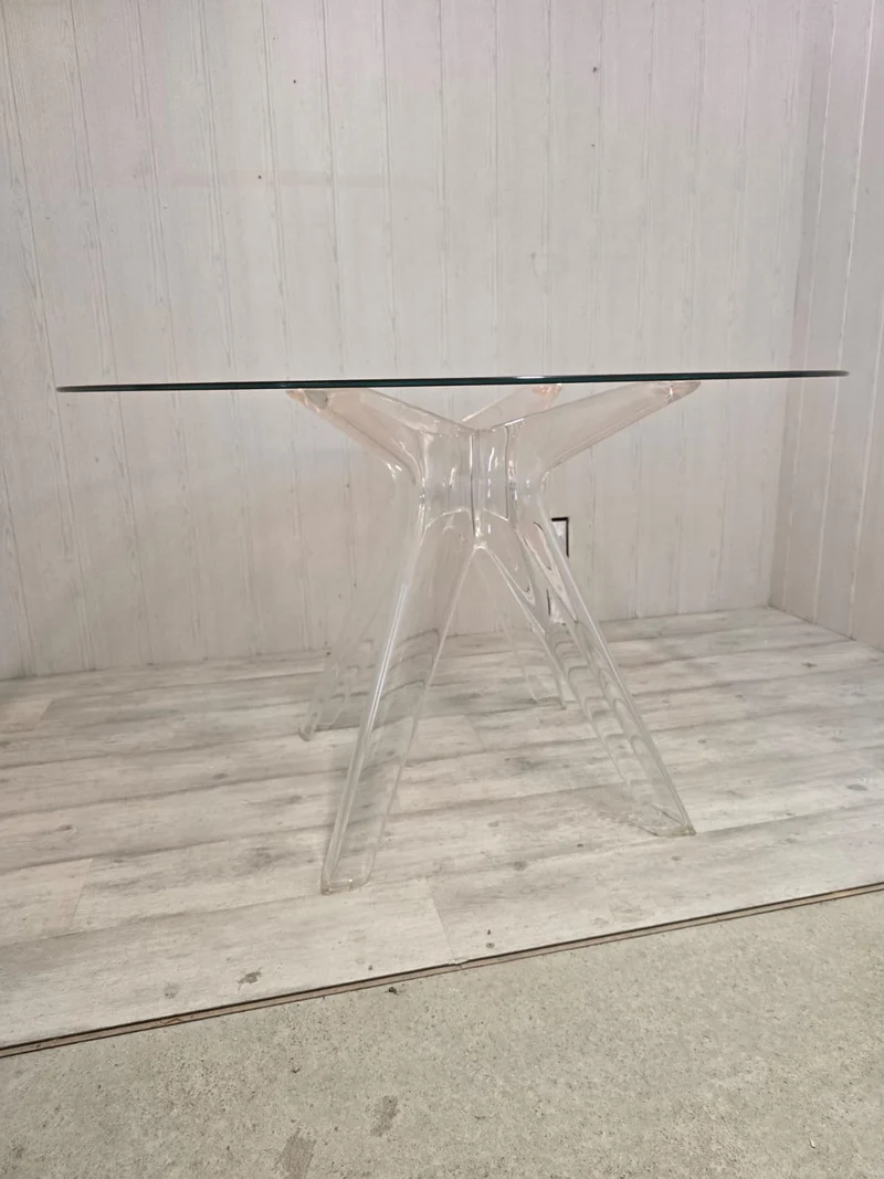 Philippe Starck pour Kartell – Table Sir Gio