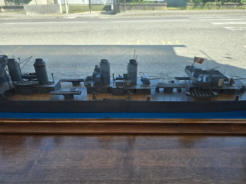 Maquette artisanale de l'anti-torpilleur français Vauquelin