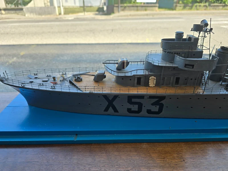 Maquette artisanale de l'anti-torpilleur français Vauquelin