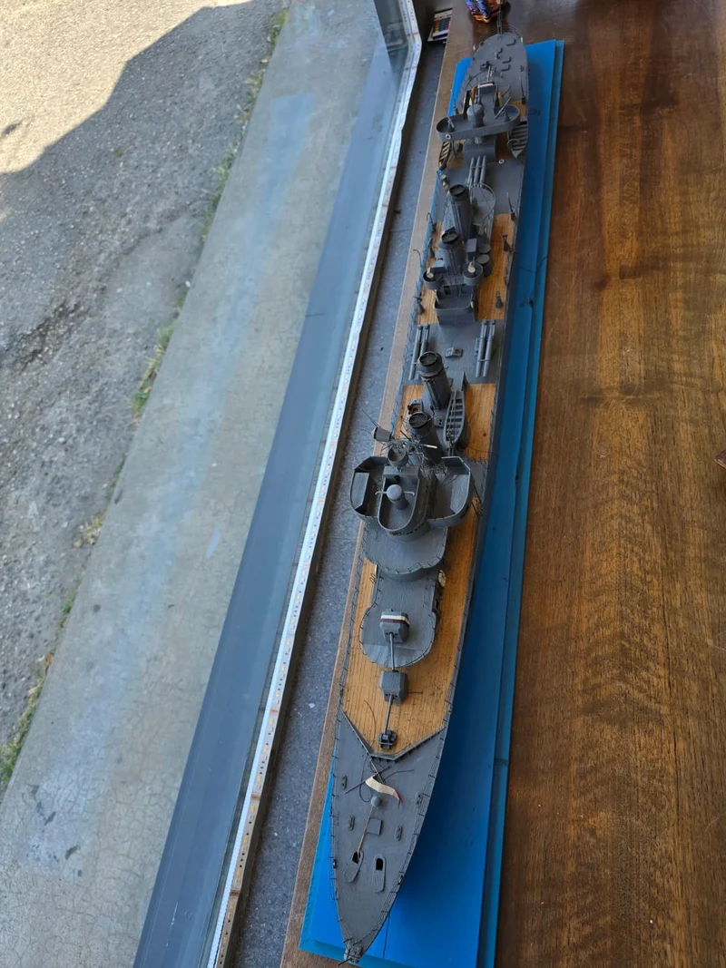 Maquette artisanale de l'anti-torpilleur français Vauquelin