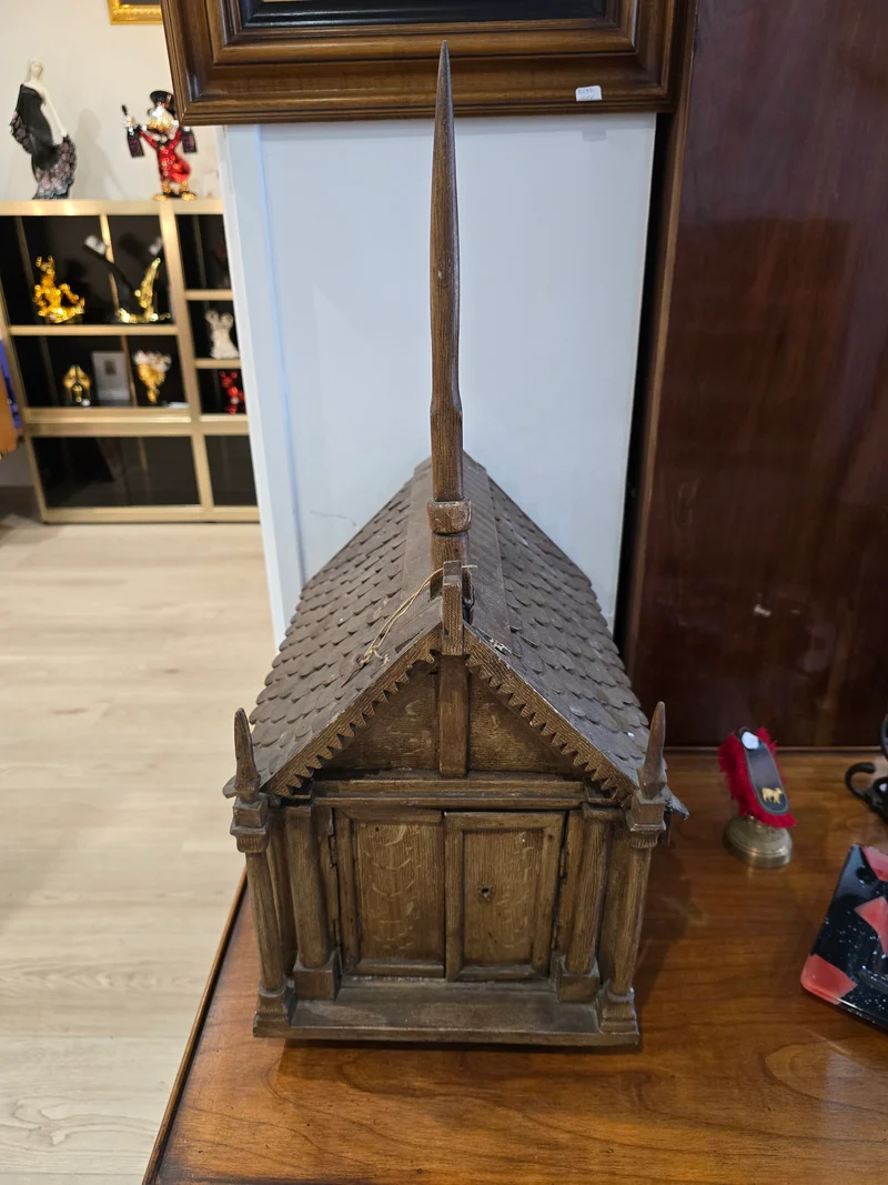 Rare chapelle miniature dite "Isba russe" – Vers 1820-1830 – Fabrication artisanale par un soldat napoléonien