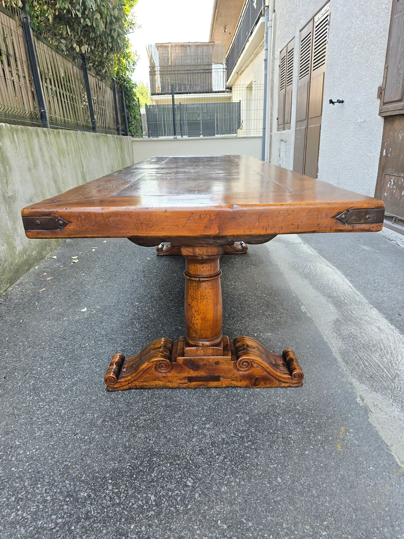 Majestueuse Table Monastère en Noyer massif - XIXe Siècle