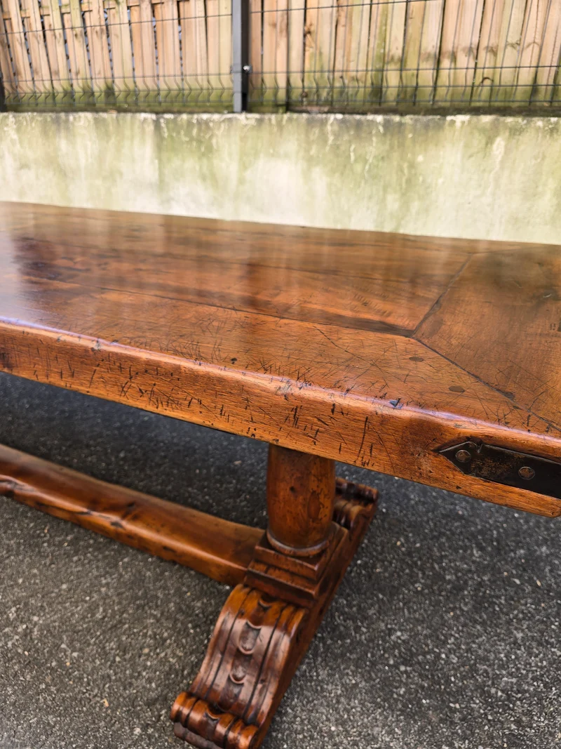 Majestueuse Table Monastère en Noyer massif - XIXe Siècle