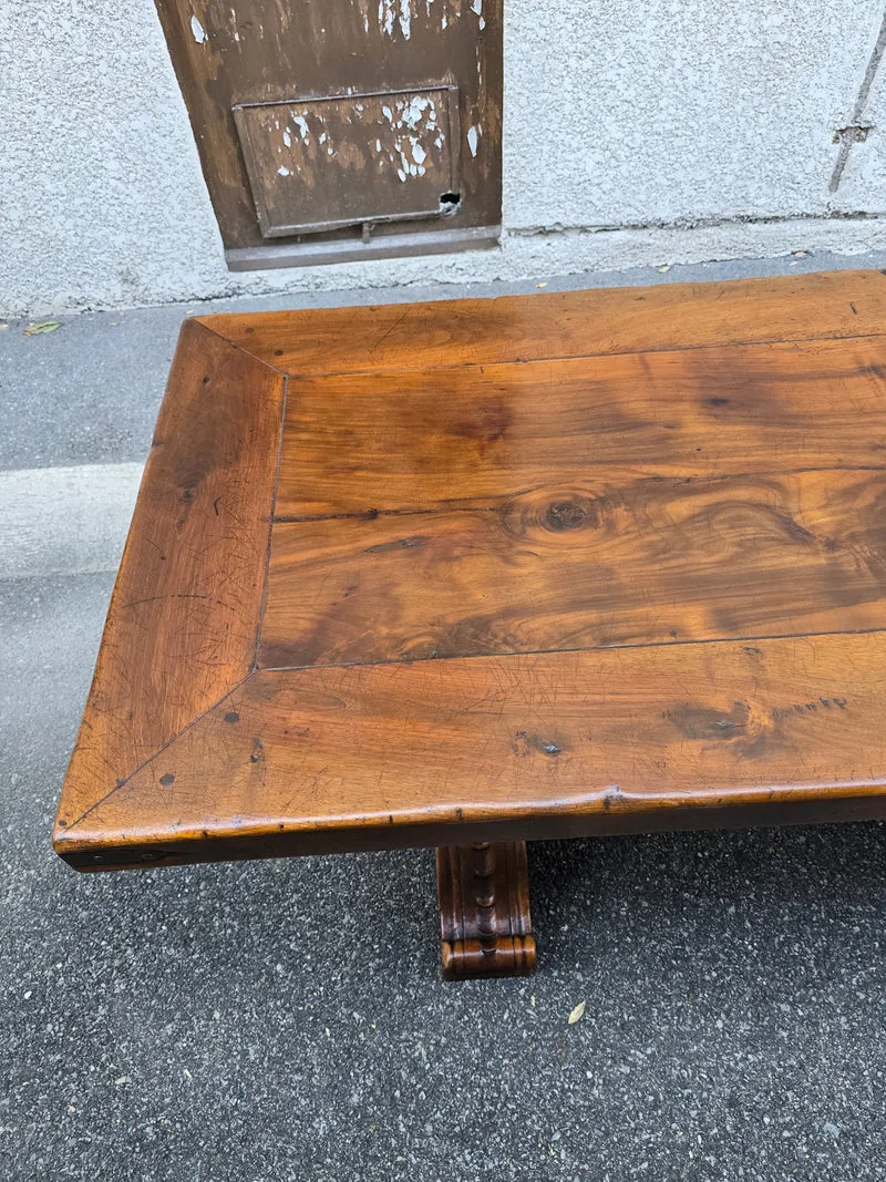 Majestueuse Table Monastère en Noyer massif - XIXe Siècle