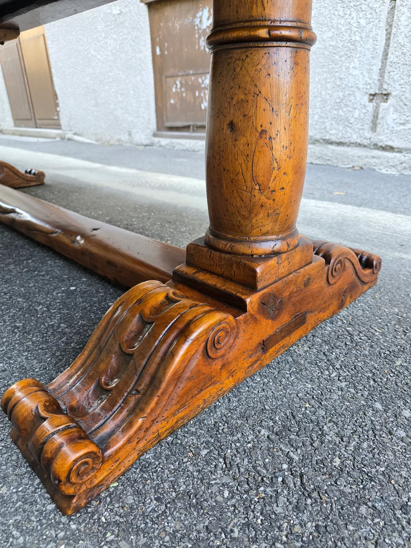 Majestueuse Table Monastère en Noyer massif - XIXe Siècle