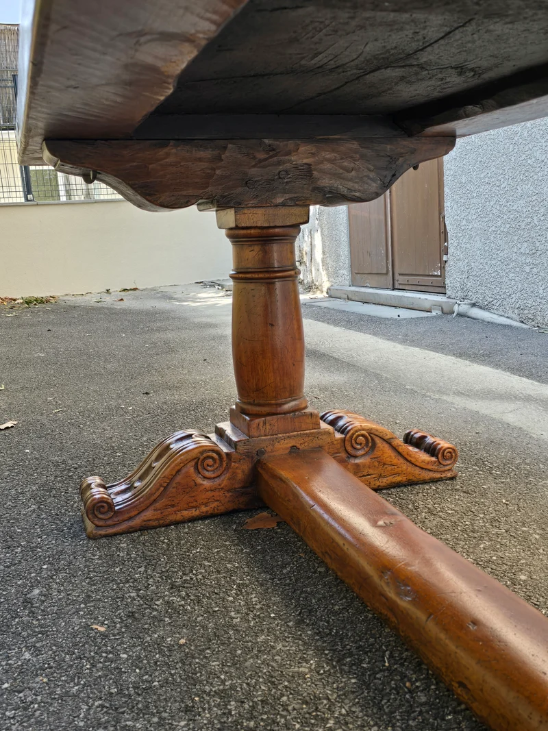Majestueuse Table Monastère en Noyer massif - XIXe Siècle