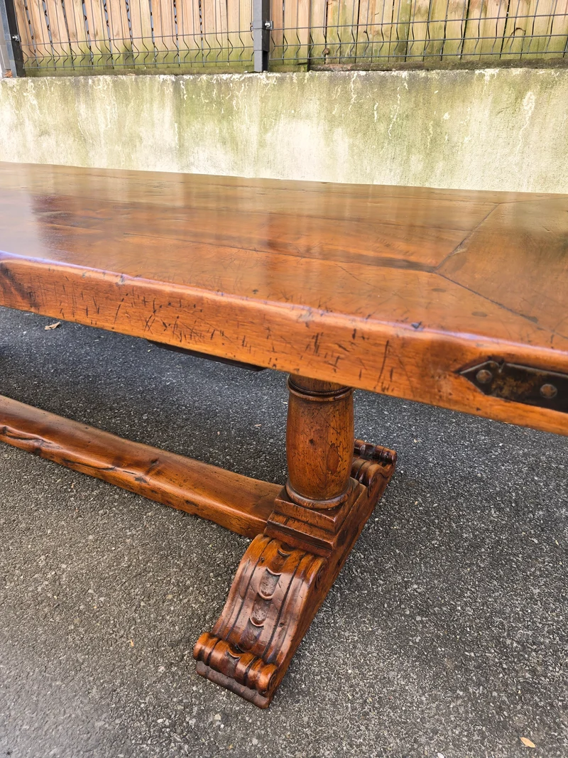 Majestueuse Table Monastère en Noyer massif - XIXe Siècle