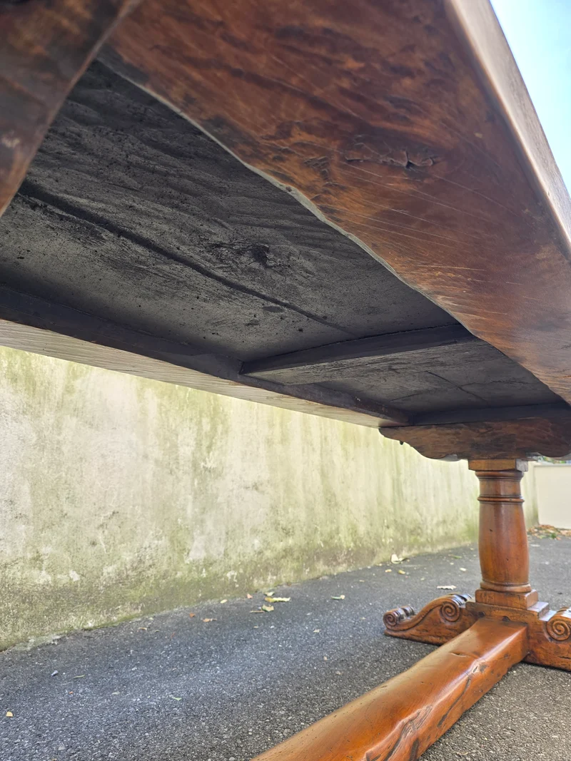 Majestueuse Table Monastère en Noyer massif - XIXe Siècle