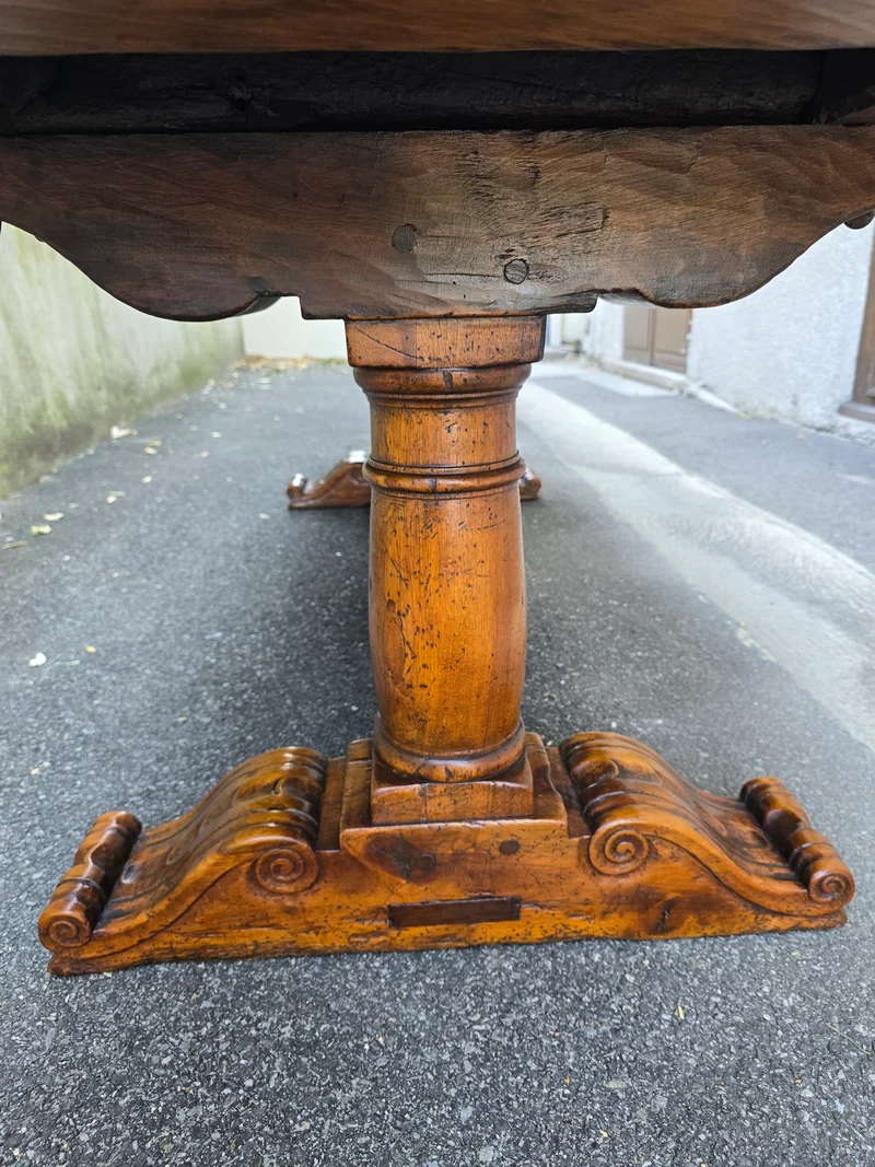 Majestueuse Table Monastère en Noyer massif - XIXe Siècle