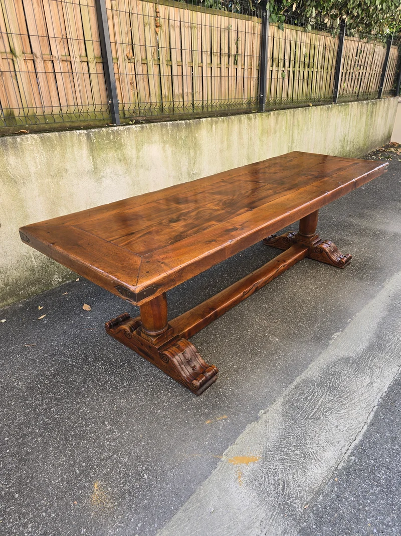 Majestueuse Table Monastère en Noyer massif - XIXe Siècle