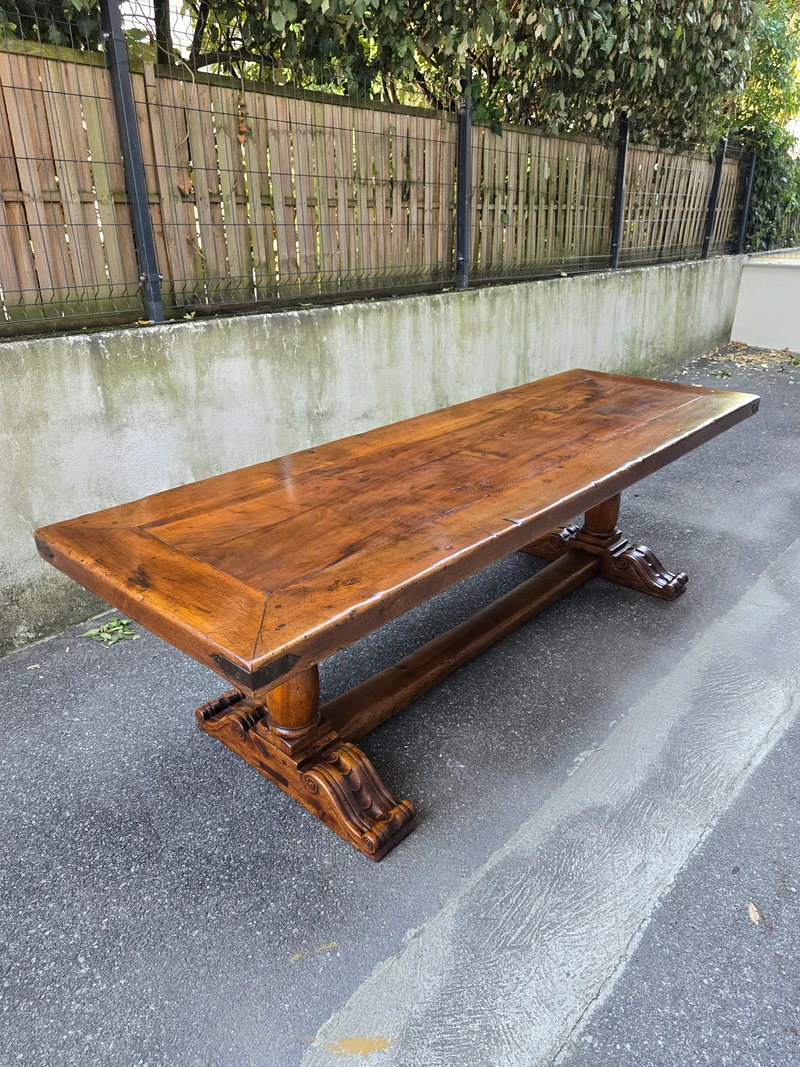 Majestueuse Table Monastère en Noyer massif - XIXe Siècle